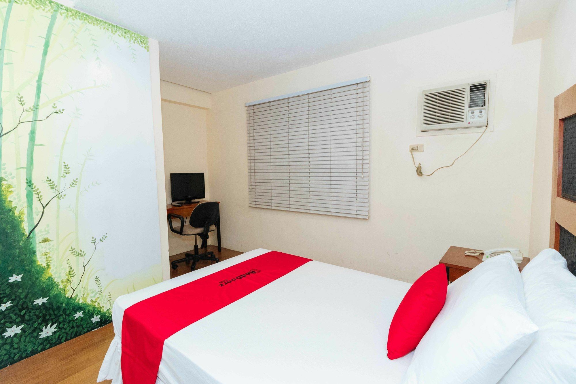 Reddoorz @ Amorsolo Makati Makati City Ngoại thất bức ảnh