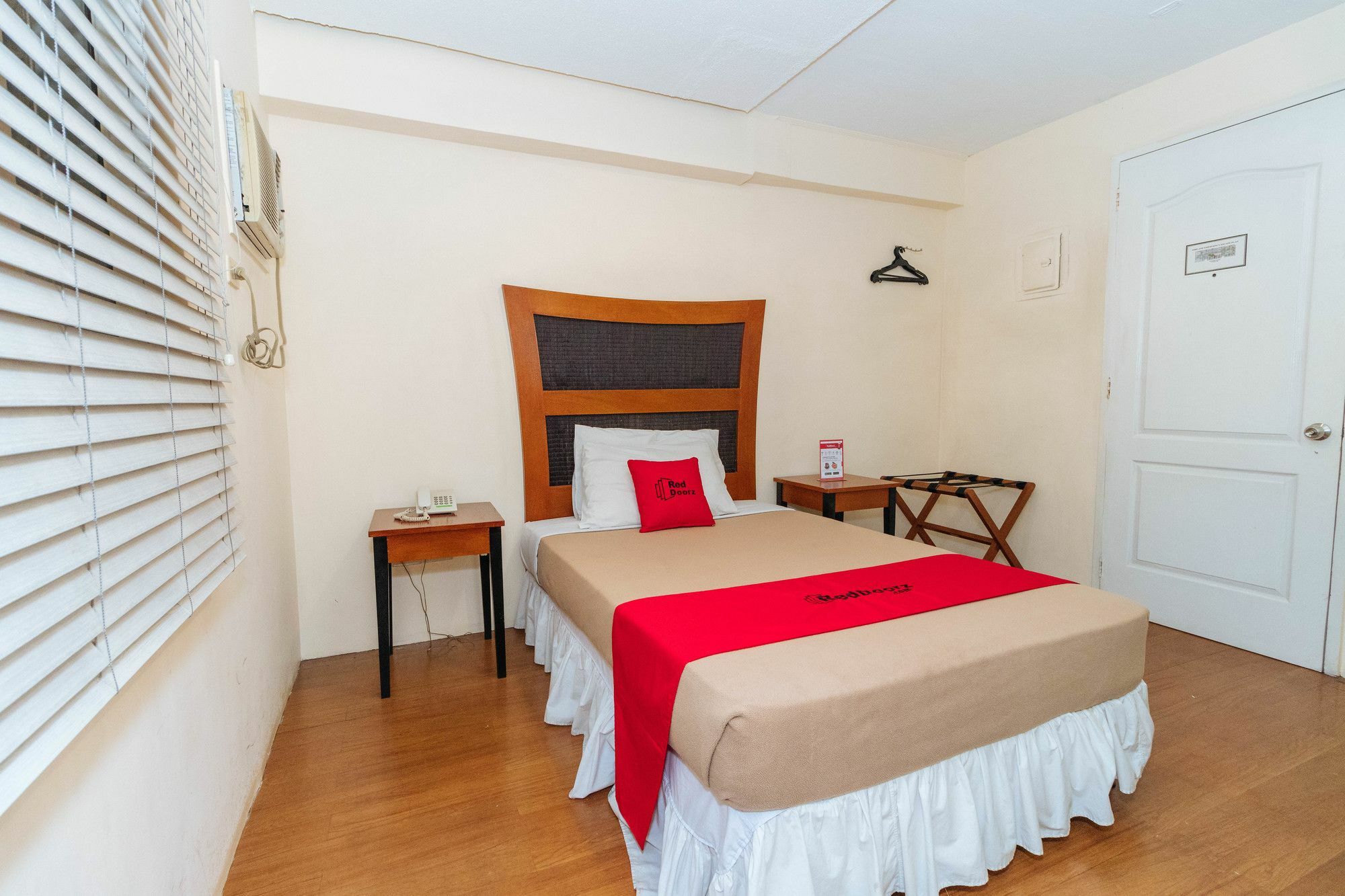 Reddoorz @ Amorsolo Makati Makati City Ngoại thất bức ảnh