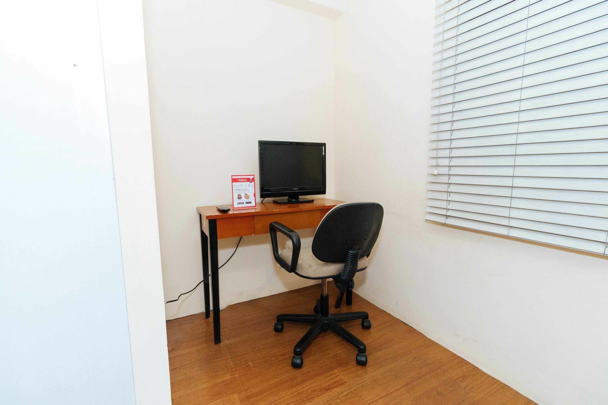 Reddoorz @ Amorsolo Makati Makati City Ngoại thất bức ảnh