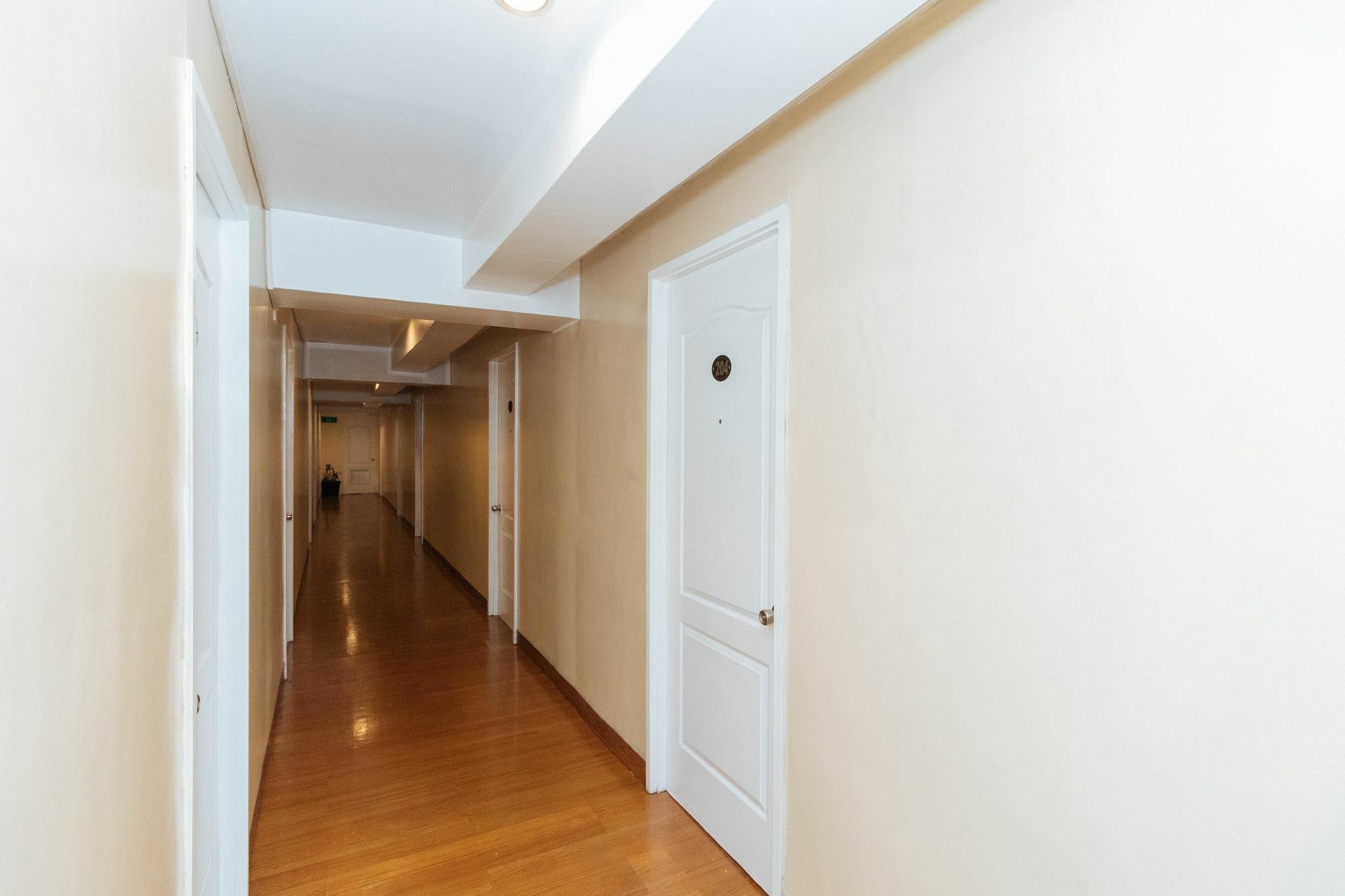 Reddoorz @ Amorsolo Makati Makati City Ngoại thất bức ảnh