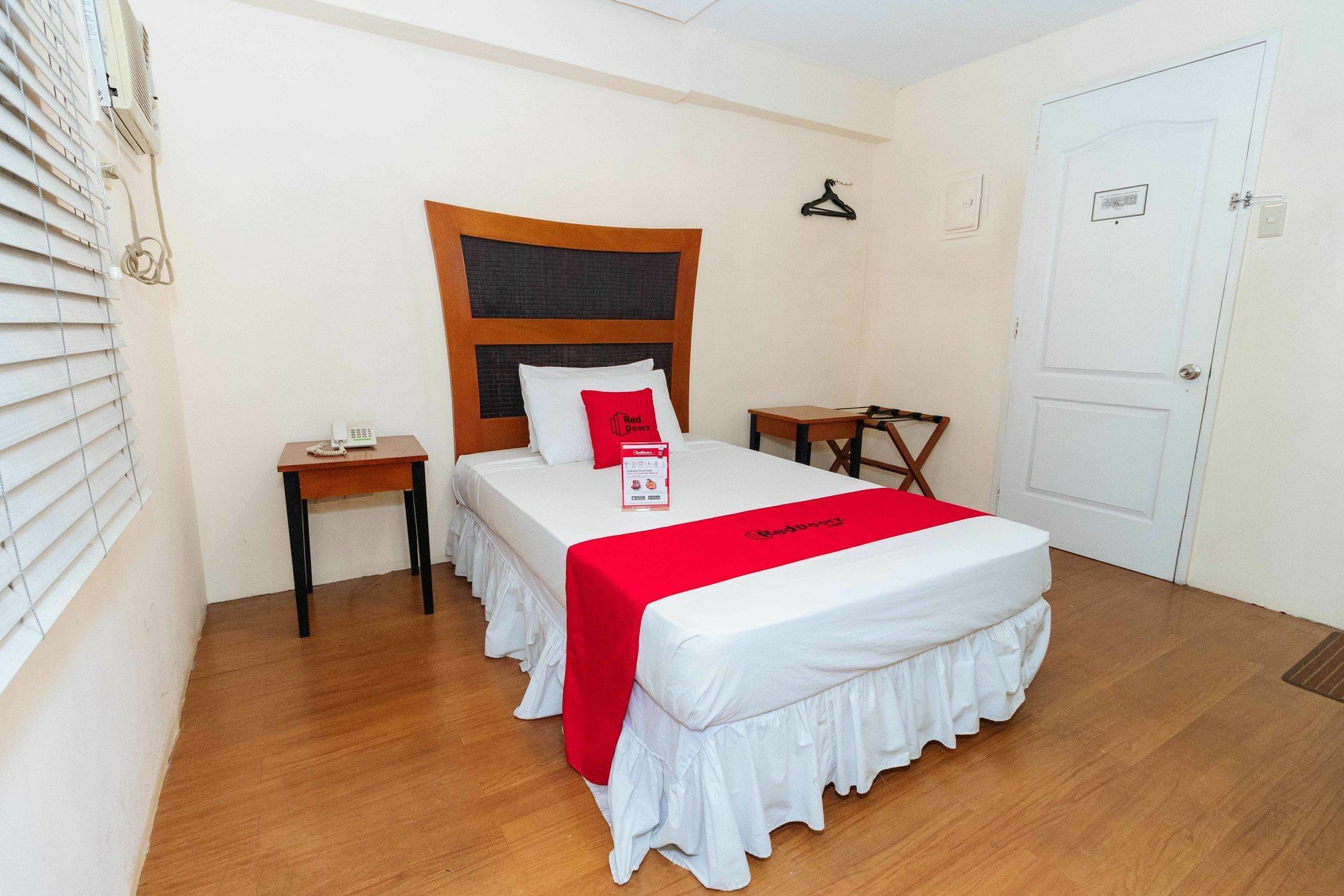Reddoorz @ Amorsolo Makati Makati City Ngoại thất bức ảnh