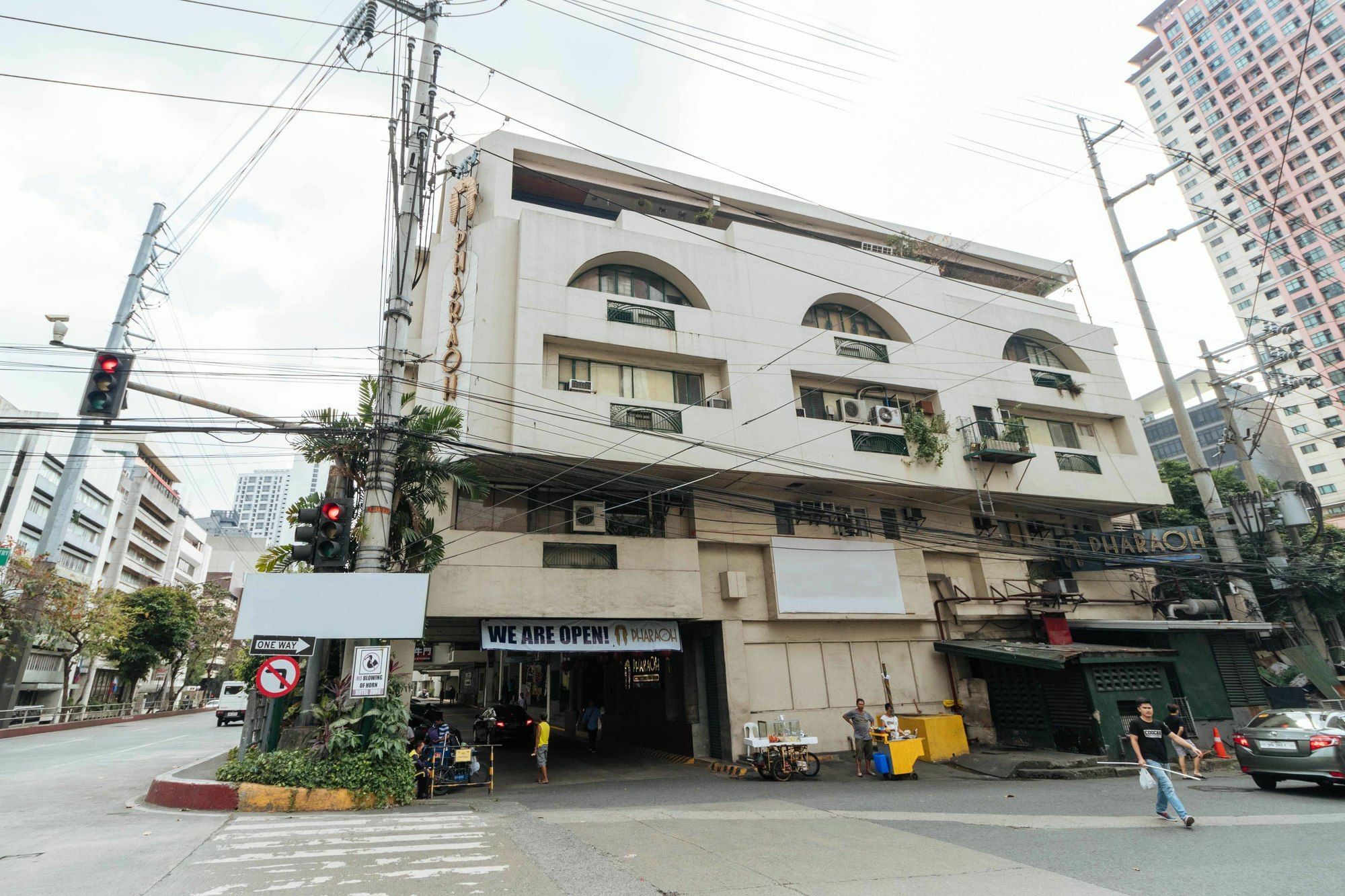 Reddoorz @ Amorsolo Makati Makati City Ngoại thất bức ảnh
