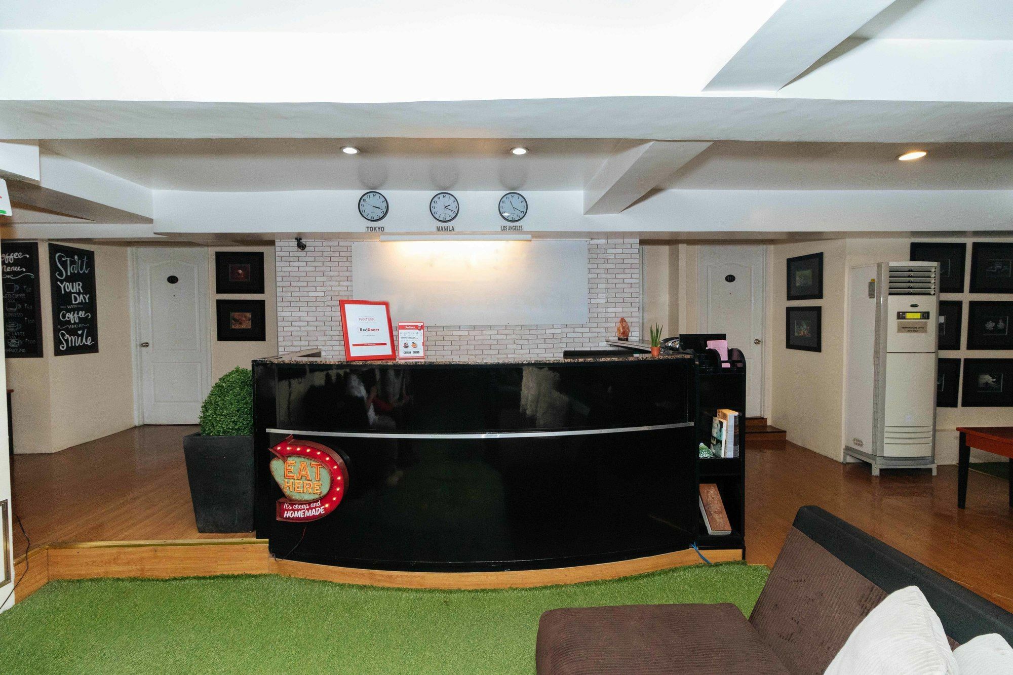 Reddoorz @ Amorsolo Makati Makati City Ngoại thất bức ảnh