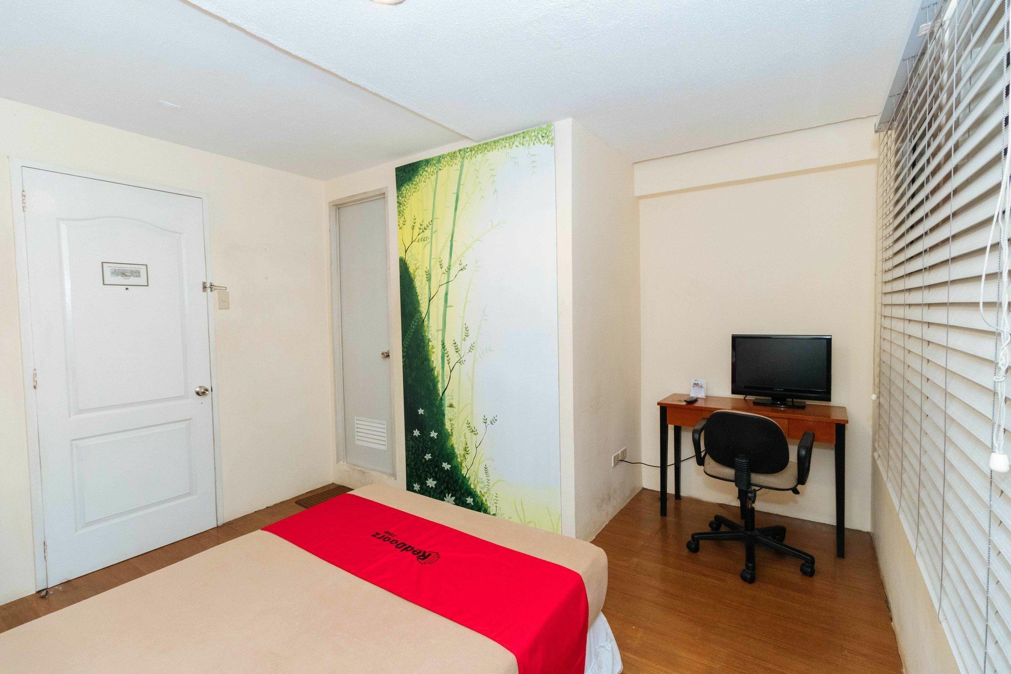Reddoorz @ Amorsolo Makati Makati City Ngoại thất bức ảnh