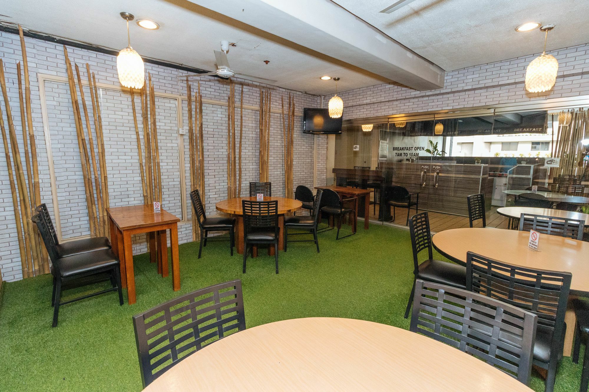 Reddoorz @ Amorsolo Makati Makati City Ngoại thất bức ảnh