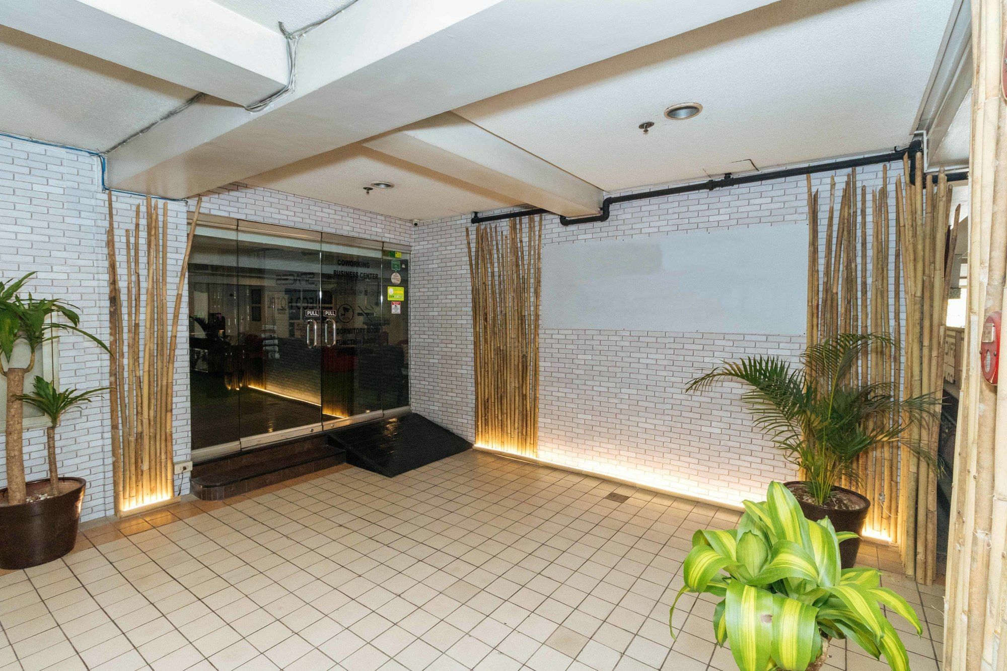 Reddoorz @ Amorsolo Makati Makati City Ngoại thất bức ảnh