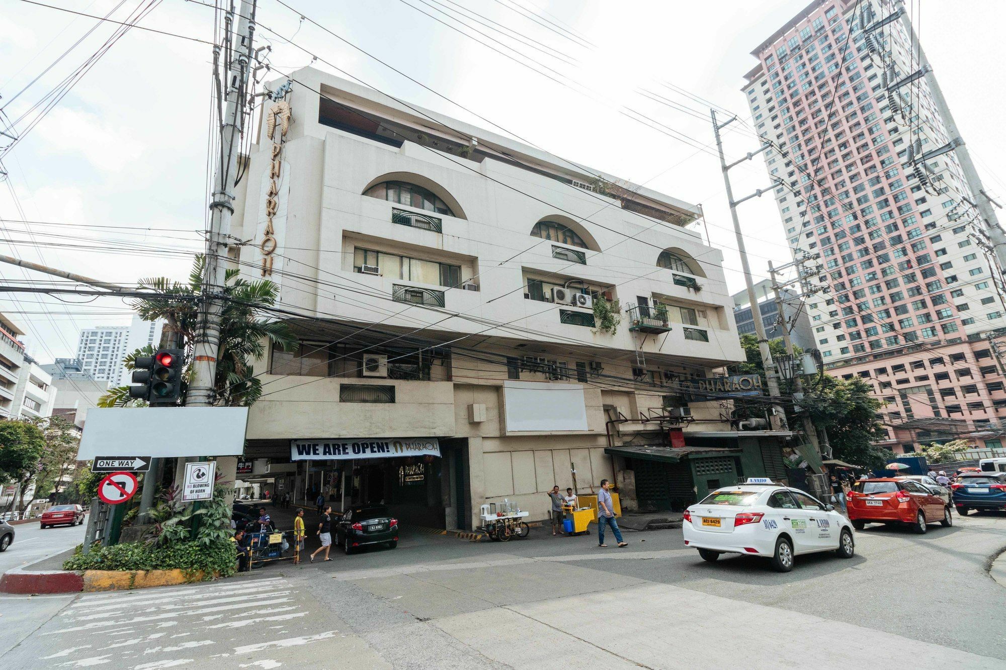 Reddoorz @ Amorsolo Makati Makati City Ngoại thất bức ảnh
