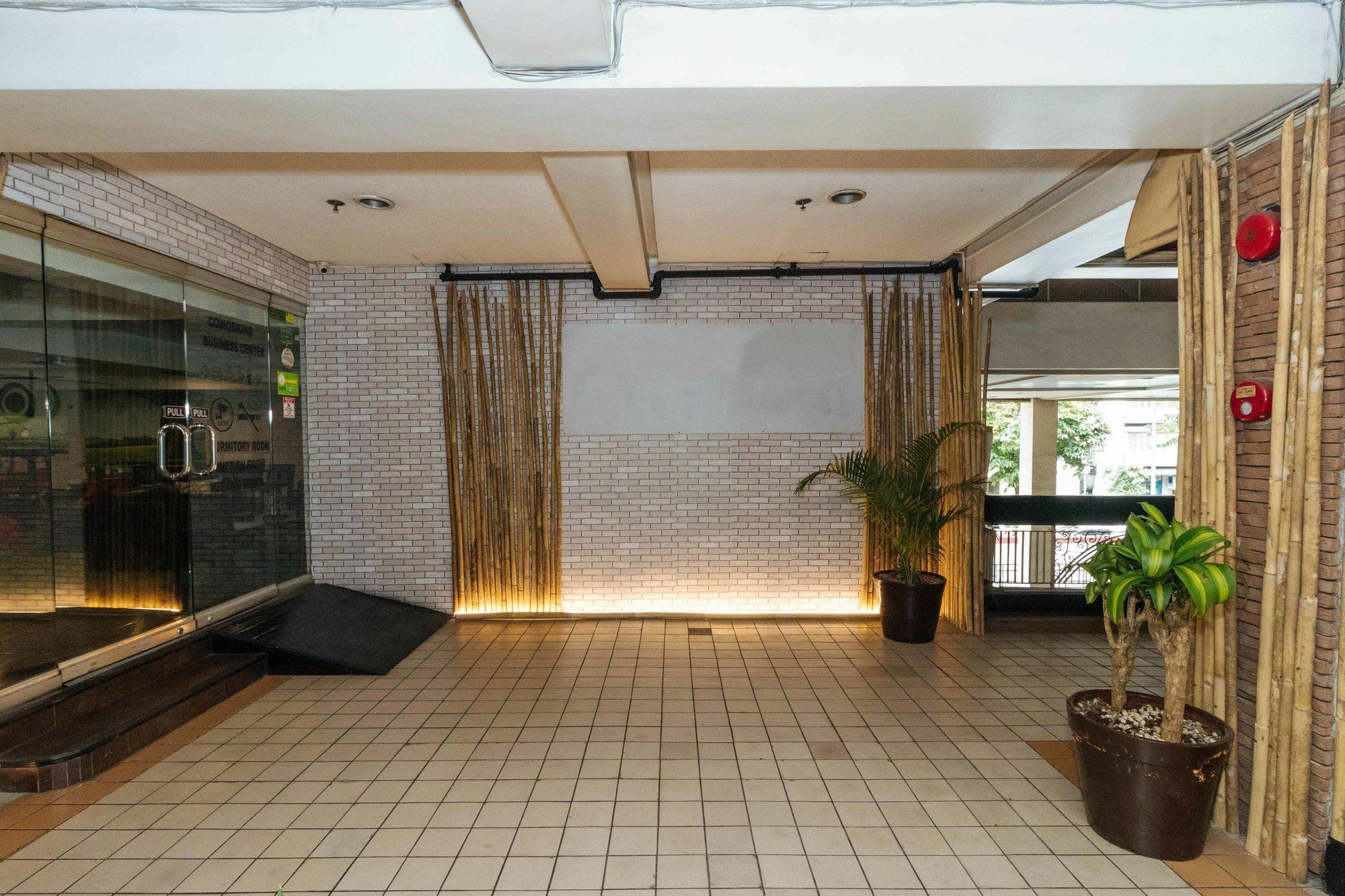 Reddoorz @ Amorsolo Makati Makati City Ngoại thất bức ảnh
