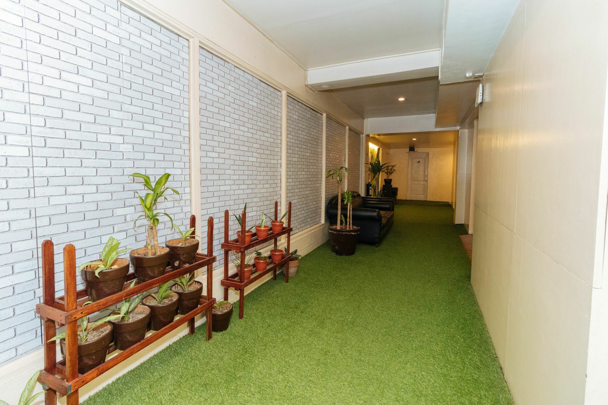 Reddoorz @ Amorsolo Makati Makati City Ngoại thất bức ảnh